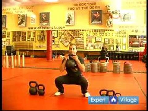 Dövüş Sanatları Eğitim Çalışmaları İçin Kettlebell : Dövüş Sanatları İçin Kettlebell Egzersiz Squat Sumo 