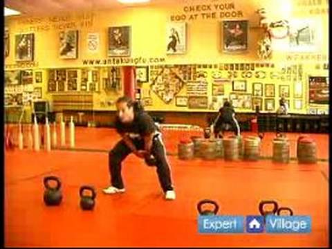 Dövüş Sanatları Eğitim Çalışmaları İçin Kettlebell : Dövüş Sanatları Yanal Salıncak Egzersiz Kettlebell 