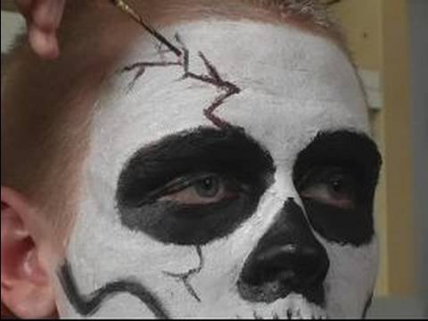 Kafatası Cadılar Bayramı Makyaj: Kafatası Cadılar Bayramı Makyaj İçin Kan Ekleme