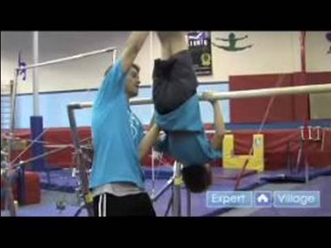 Jimnastik Ve Yuvarlanan Çocuklar İçin Gelişmiş: Bir Kazak Düşük Çubuğunda Nasıl Çocuklar Jimnastik