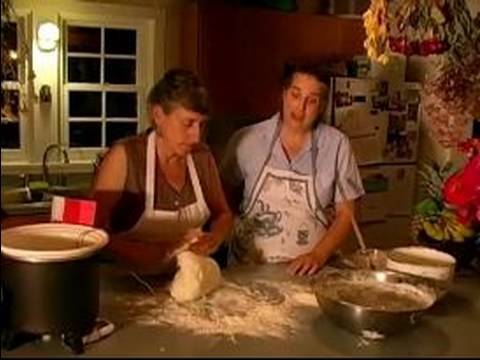 Nasıl Ekmek Yükselen Tuz Yapmak: Tuz Düşüyor Ekmek Hamur Yoğurmak