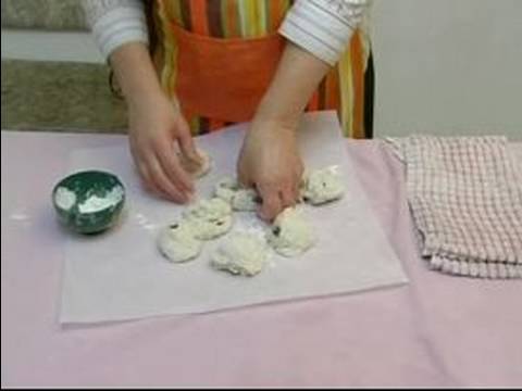 Nasıl Simit Ve İngilizce Muffins Yapmak: Şekil Tarçınlı Üzümlü Çörek