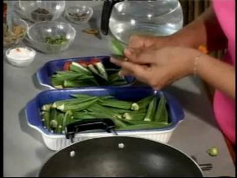 Hızlı & Kolay 5 Hint Yemek Tarifleri : Hint Bamya Cips Yemek Yağ İçin Bamya Hazırlanıyor 