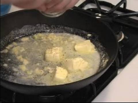 Kremalı Brokoli Çorbası Tarifi : Brokoli Çorbası İçin Tereyağı Sarımsak 
