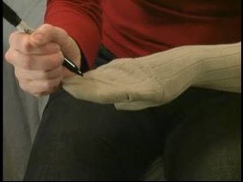 Nasıl Çorap Kuklalar Yapmak: Bir Çorap Çorap Kukla Yapım Hazırlanıyor