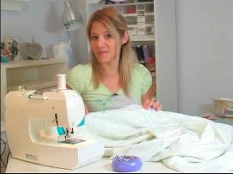 Bir Bebek Battaniyesi Dikmeyi: Nasıl Bebek Battaniye Kumaş Hazırlamak