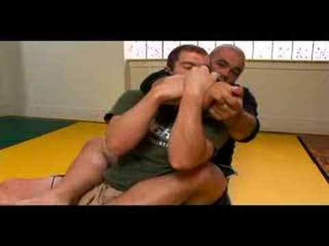 Mma Eğitim Ve Saldırı Teknikleri: Arka Çıplak Boğması Mma Eğitim Bitirmek