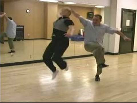 Nasıl Swing Lindy Hop Dans: Nasıl Bir Yer Açmak Kovboy Tarzı Swing Dans Yapmak