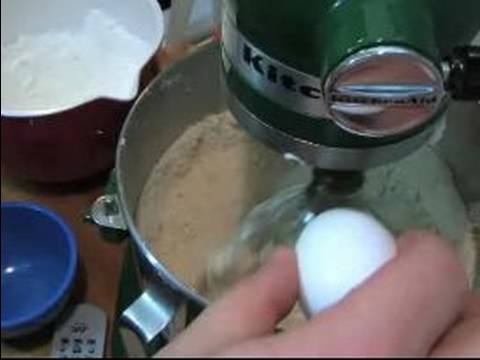 Pişirme Eski Moda Gingerbread: Zencefilli Kurabiye Tarifi İçin Yumurta Ekleme