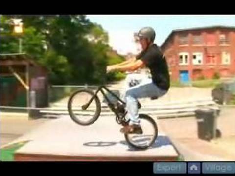 Temel Freestyle Bmx Hileci: Nasıl Bunny İçin El İle Hareket Halinde Bir Bmx Bisiklet Üzerinde Hop