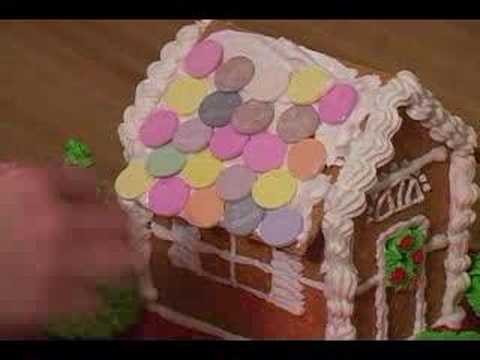 Nasıl Graham Kraker Gösterişli Evler Yapmak: Nasıl Graham Kraker Gingerbread Çatı Ve Duvar Süslemeleri