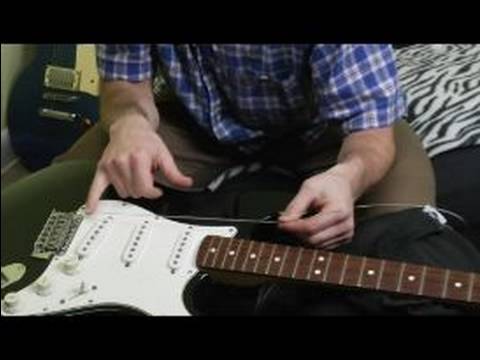 Nasıl Bir Elektrik Gitar Dizeleri Değiştirmek İçin : Gitar Mesaj Ayarlama Yeni Dizeleri Ekle 
