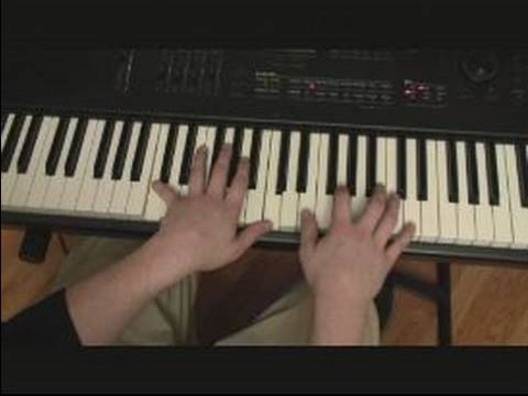 Gerginlik İle piyano Telleri : Piyano Üzerinde Büyük Bir 7 Ekle 9 Oyun 