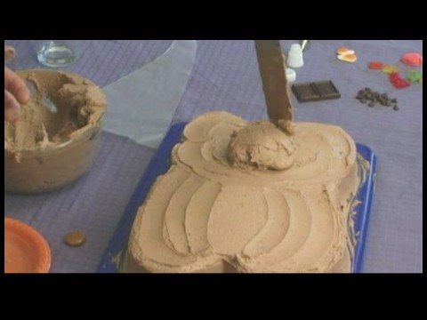 Bir Oyuncak Ayı Pasta Süsleme: Bir Burun Bir Oyuncak Ayı Pasta Ekleme