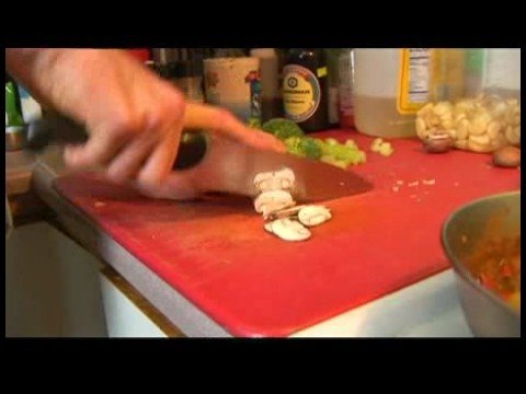 Tay Fesleğen Tavuk Tarifi : Tavada Pişirme Soğan Ve Sarımsak Tay Fesleğen Tavuk