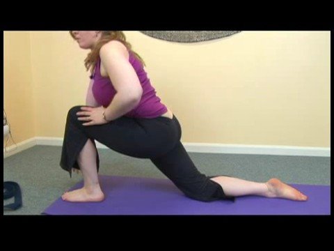 Yoga Göğüs Ve Kalça Açılış Pozlar : Hilal Hamle Yoga Pose Diz Çökmüş 