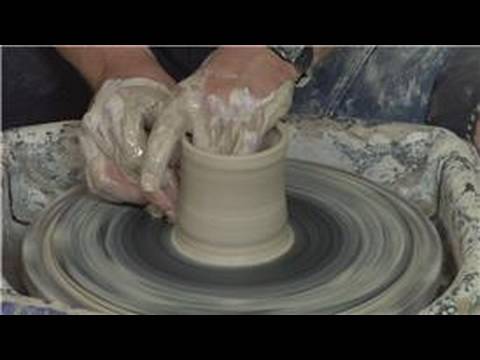 Çanak Çömlek Çarkında Kupalar Olun Clay : Kil Bir Kupa Üzerinde Bir Ayak Oluşturmak 