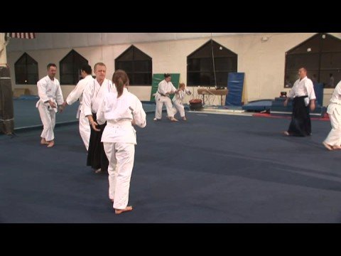 Kapmak Ve Havai Saldırılar İçin Aikido Teknikleri : Ayak Hareketi İçin Aikido Teknikleri 