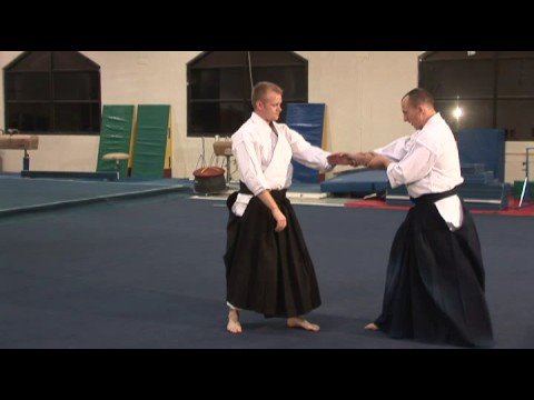 Kapmak Ve Havai Saldırılar İçin Aikido Teknikleri Aikido Tekniği: Al & Ön Dört-Yön Atmak