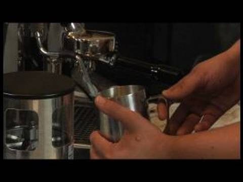 Nasıl Çift Kişilik Breve Latte Olun: Nasıl Bir Çift Breve Latte İçin Süt Köpük Yapmak
