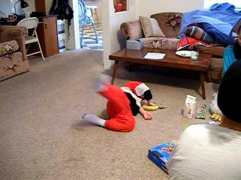 Çocuklar Osuruk Yastıkları Noel'de Oynamak