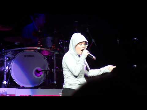 Kelly Clarkson - Kaybetmek Kendini (Eminem Cover) - Baltimore 8/10/12